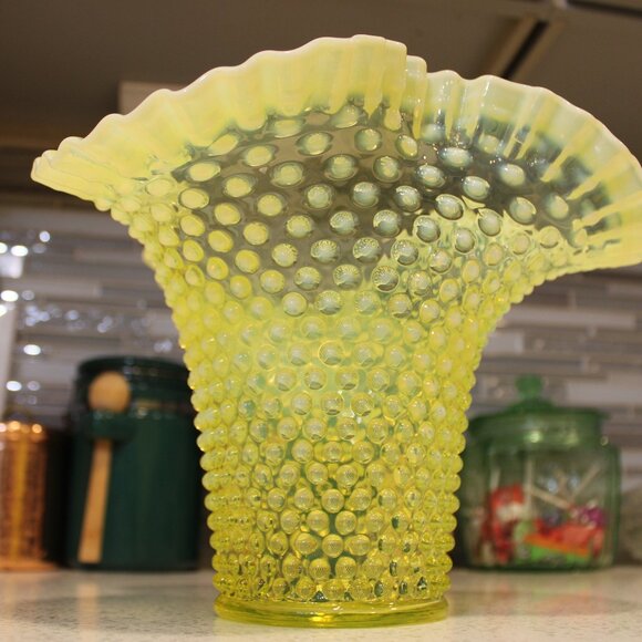 Topaz Opalescent Triangle Vase - Picture 5 of 14